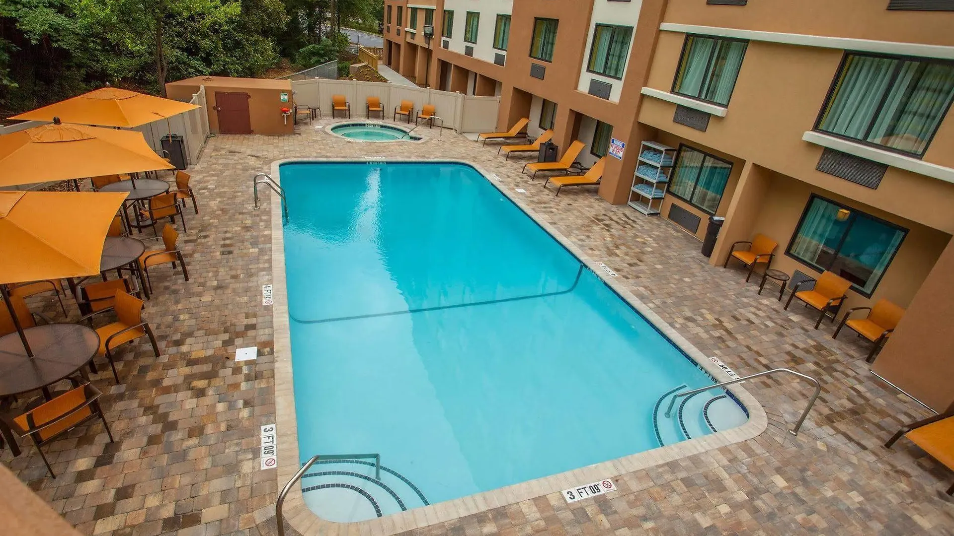 Courtyard By Marriott Charlotte Airport Loso 3*,