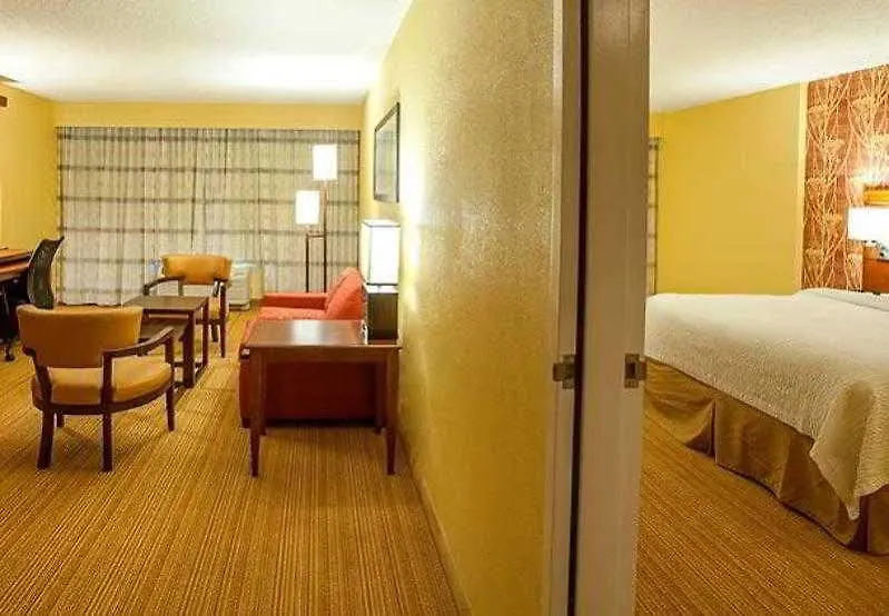 *** Hotel Courtyard By Marriott Charlotte Airport Loso United States